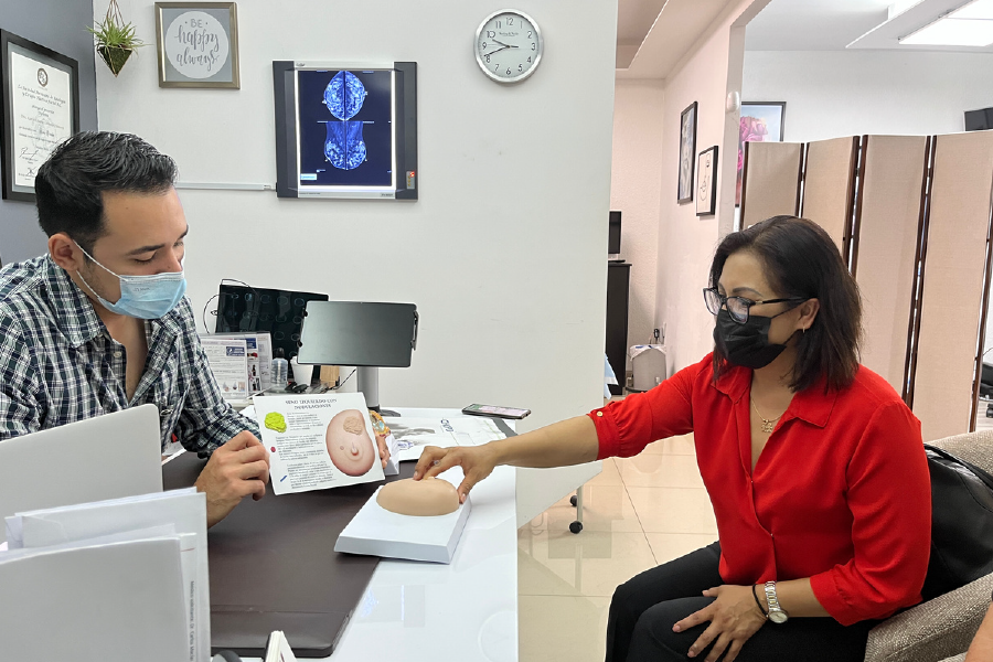 Dr. Carlos Macías, Ginecología Oncológica, Servicio