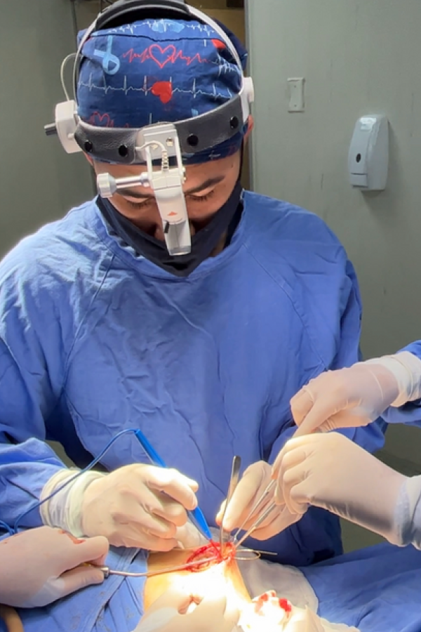 Dr. Carlos Macías, Ginecología Oncológica, Experiencia